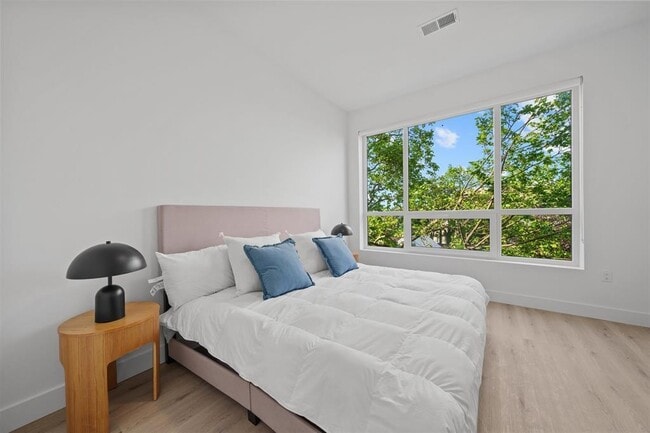 Photo - 17 Ave E Unit 506