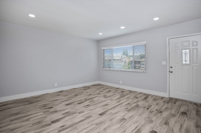 Photo - 3253 Stevens Ave