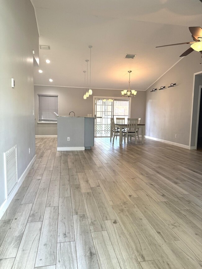 Photo - 1835 17th Ave SW