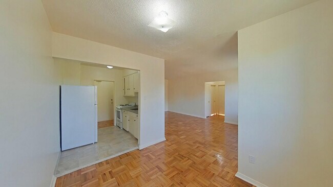 Photo - 1637 Victoria Park Avenue