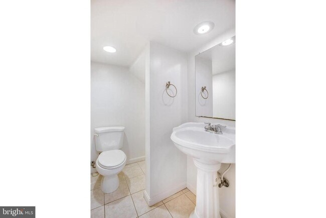 Photo - 729 10th St NE