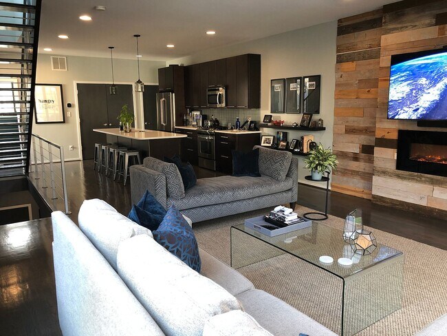 Photo - 913 Westbrook Dr Townhome