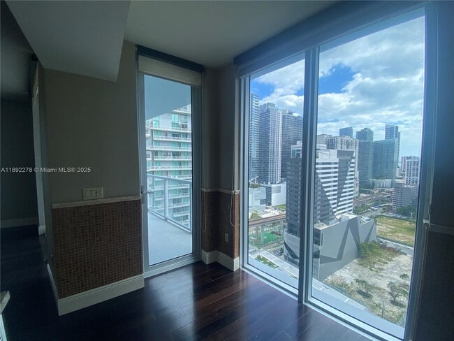 Photo - 185 SW 7th St Unidad 2312