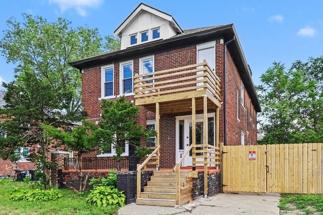 Building Photo - 2733 Elmhurst St