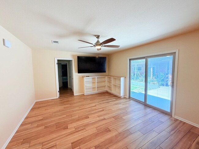Photo - Amazing detached 2/2.5 duplex in Central Austin!!! Unidad A