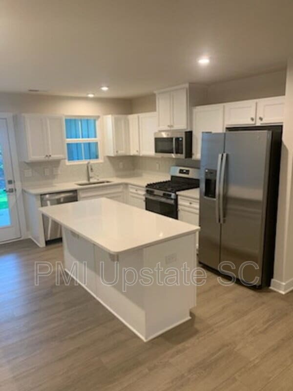 Photo - 413 Camarillo Ln