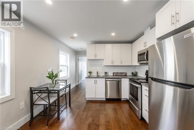 Photo - 35 Niagara St