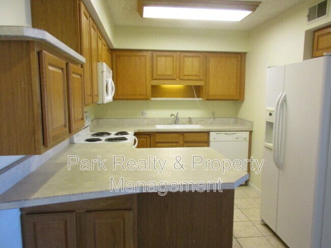 Photo - 13950 E Oxford Pl