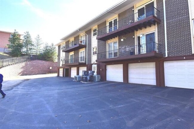 10371 Forest Brook Ln