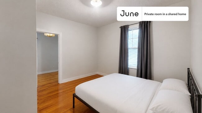Building Photo - Room in Shared 4 bed/1 bath home in Dorchester Center