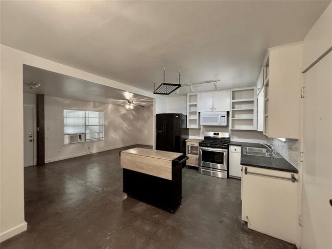 Photo - 4708 Red River St