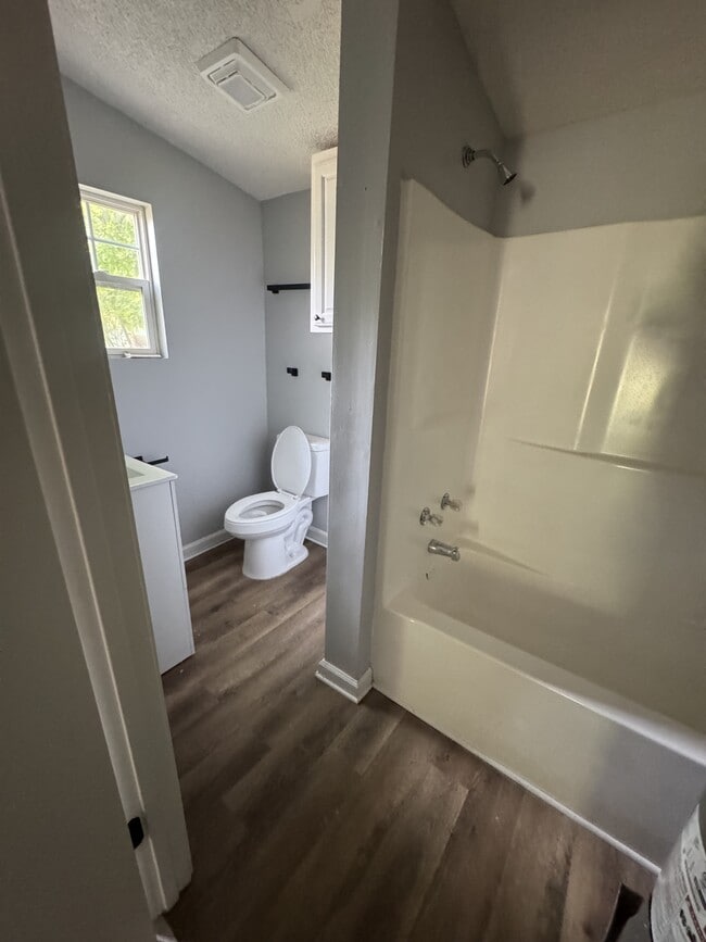Photo - 639 W Pleasant Ave