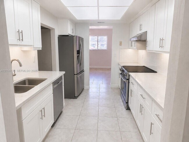 Photo - 932 W 80th Pl