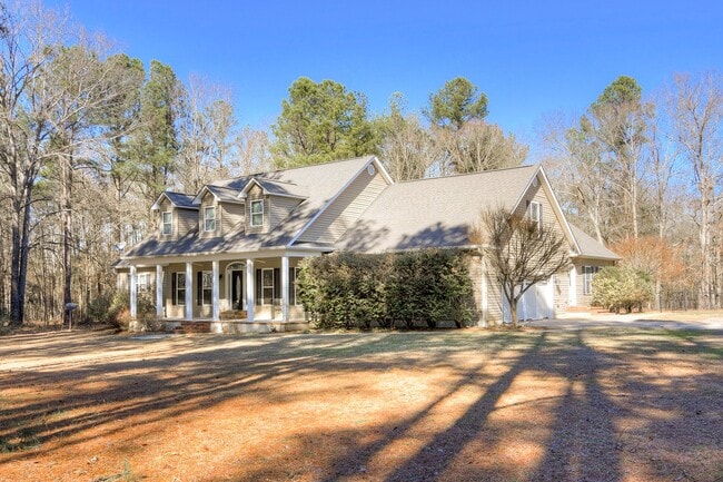 Building Photo - Large House on 3.5 Acres in Harlem