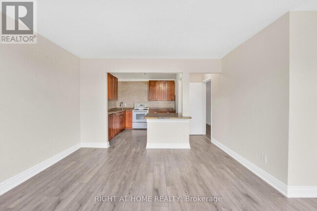 Photo - 1698a Eglinton Ave W