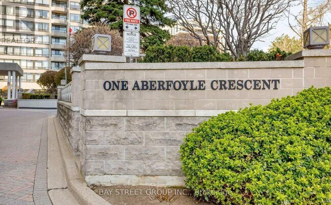 Photo - 1 Aberfoyle Crescent Unité 2011
