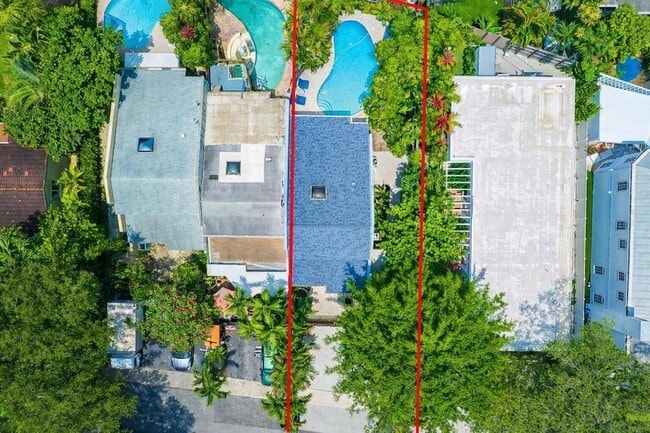 Building Photo - 219 NE 17th Ave