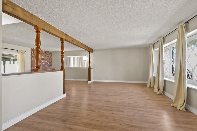 Photo - 10925 Newcomb Ave
