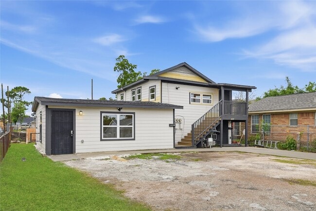 Building Photo - 7010 Brownsville St Unit 1/2