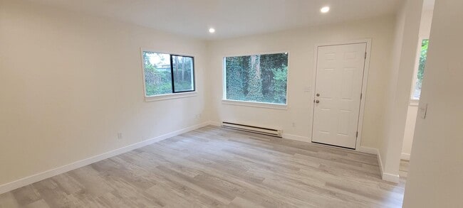 Photo - Edmonds 1 Bedroom 1 Bath Cottage