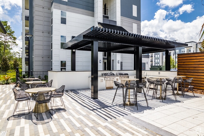 Resort-Style Pool - Vale East Student Living