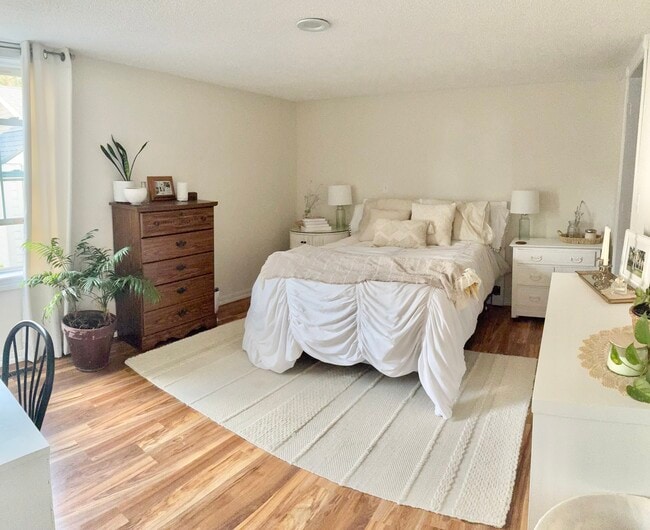 Photo - 201 7th St W