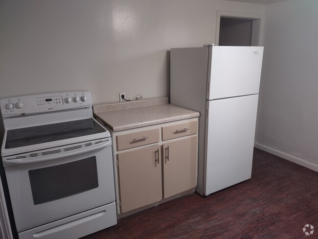 Building Photo - 1417 Forrest St Unit 1416.5 Rental