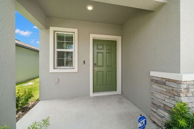 LIKE NEW Home For Rent in Zephyrhills!