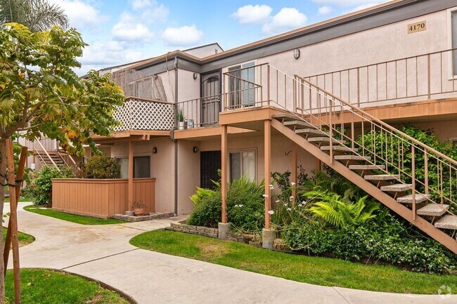 Building Photo - 2 BED/2 BATH CONDO IN THE HEART OF CLAIREMONT Unit 1