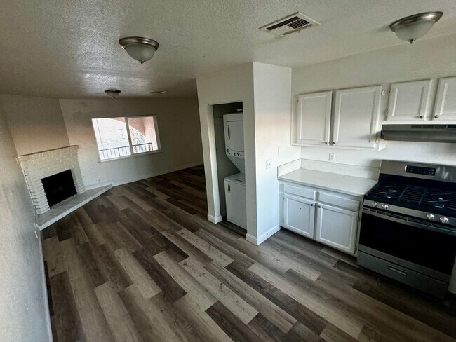 6945 Mendon Ln Unidad 6945 Mendon #4
