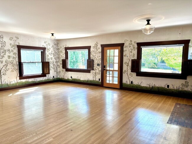 Photo - 805 SE Malden St