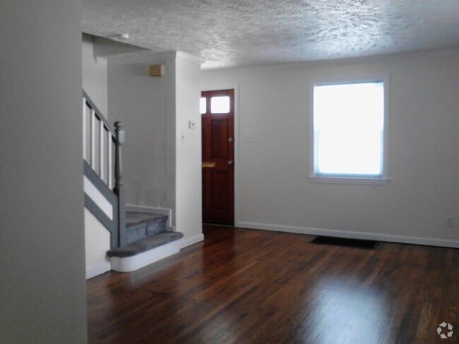 Building Photo - Cozy 2 Bedroom Semi-Attached Home on Quiet...