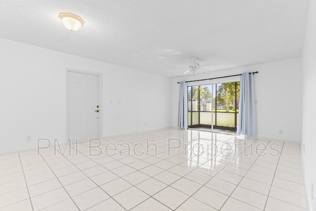 Building Photo - 345 W Laurel Dr Rental