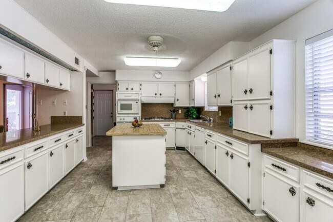 Photo - 108 Mill Creek Dr