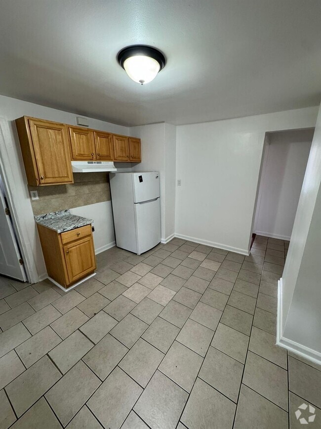 Building Photo - 131 W Sandford Blvd Rental
