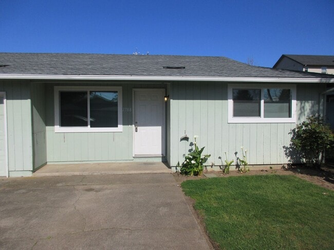 Building Photo - Two Bedroom Duplex w/ Garage Unit 2788