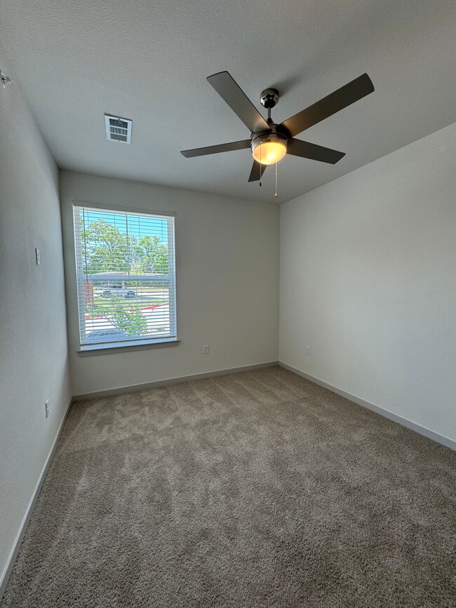 Photo - 1300 Southeast Pkwy Unit 817