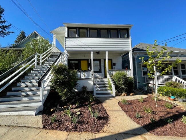 Building Photo - 418 W Main St Unit 2