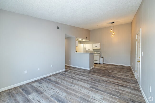 2BR, 2BA - 977SF - Living Room