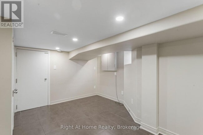 1042 St Clarens Ave Unit Basement