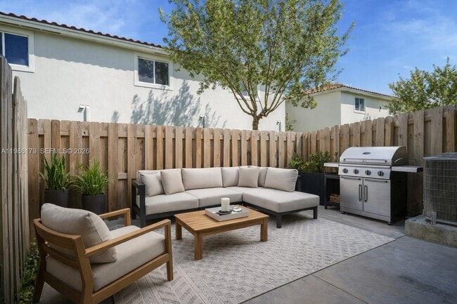 Photo - 149 NE 3rd St