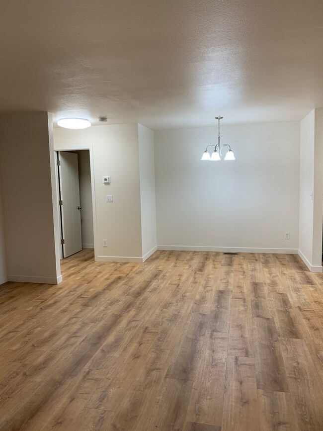 Photo - AVAILABLE NOW!! East side - 3 Bdrm, 1.5 Bath Unit ERTL - 8160 Williwa Ave