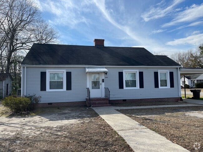 Building Photo - 3 Bedroom House near Carlie C's - Vouchers...
