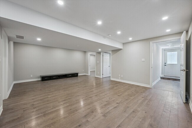 Photo - 7485 Hammersley Rd Unit Lower