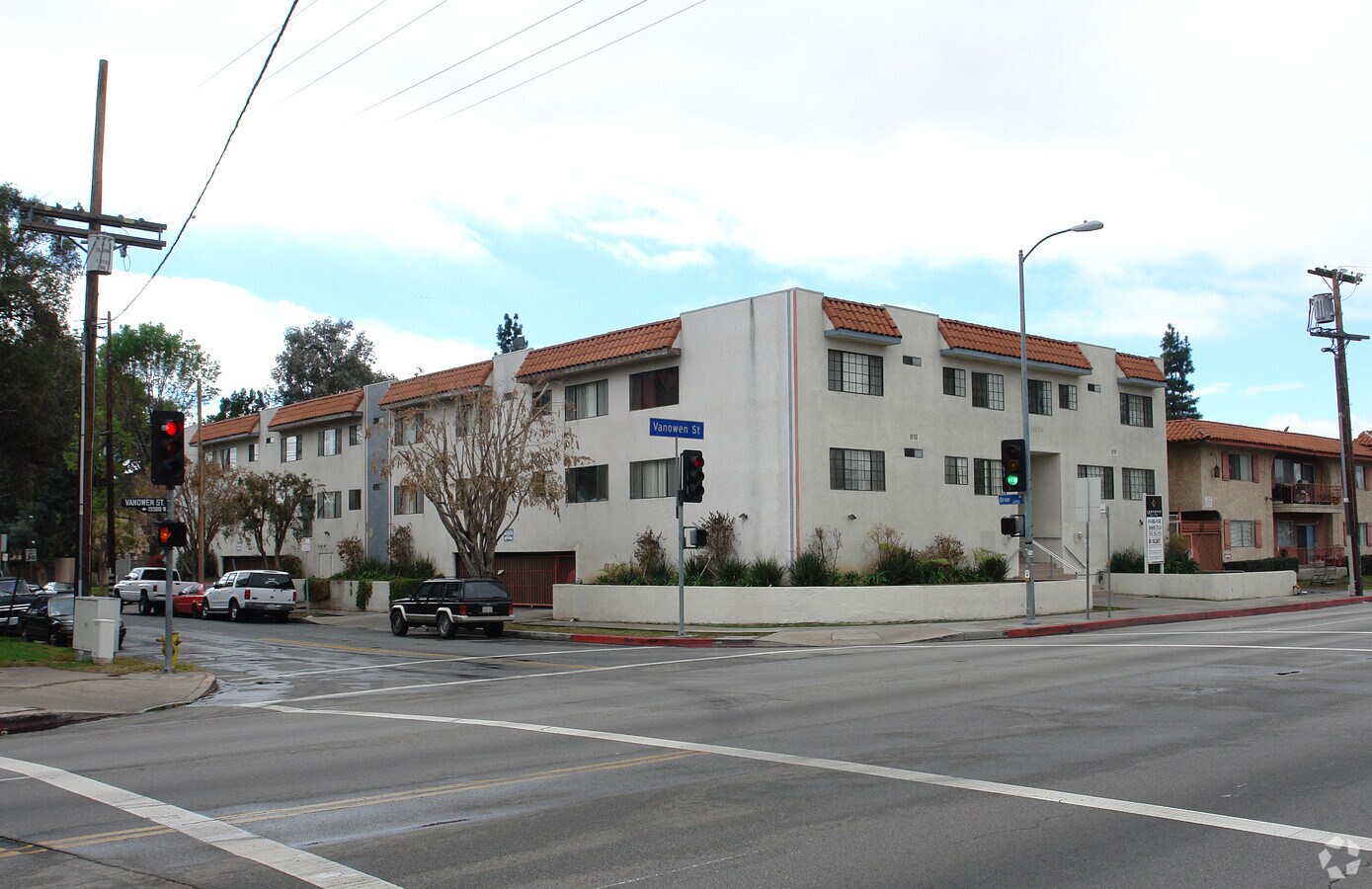 15506 Vanowens - 15506 Vanowens