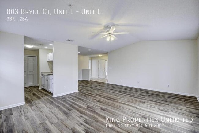 Building Photo - 803 Bryce Ct Unit L