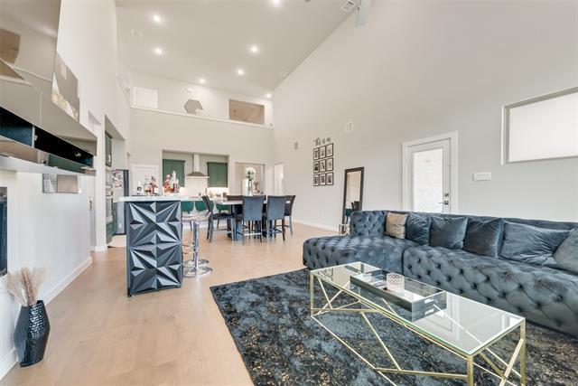 Photo - 211 Coyote Creek Dr