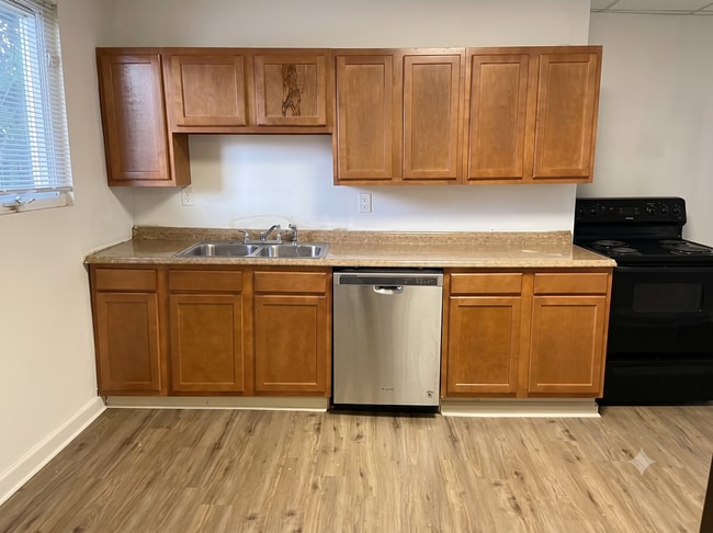 Building Photo - 1603 Arlington Ave Unit 1