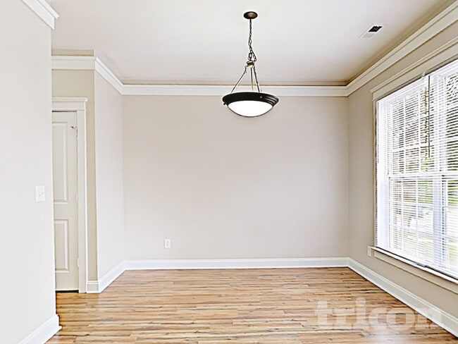 Photo - 6723 Dunton St