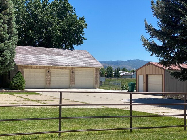 Photo - Beautiful home single level entry with out buildings and amazing landscaping - shorter term lease...